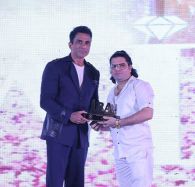 Mr. Naseem Khan received the IBA Award 2023 from Mr. Sonu Sood