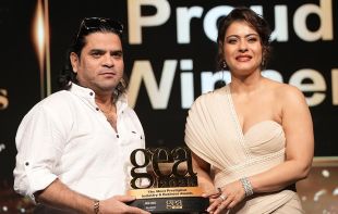 Mr. Naseem Khan received the GEA Award 2025 from Ms. Kajol Devgan
